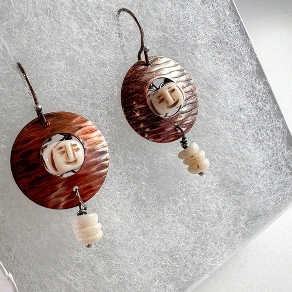 Happy Face Copper, Sterling Silver Ear loops and dangling pukka shells earrings - Picture 3 of 5